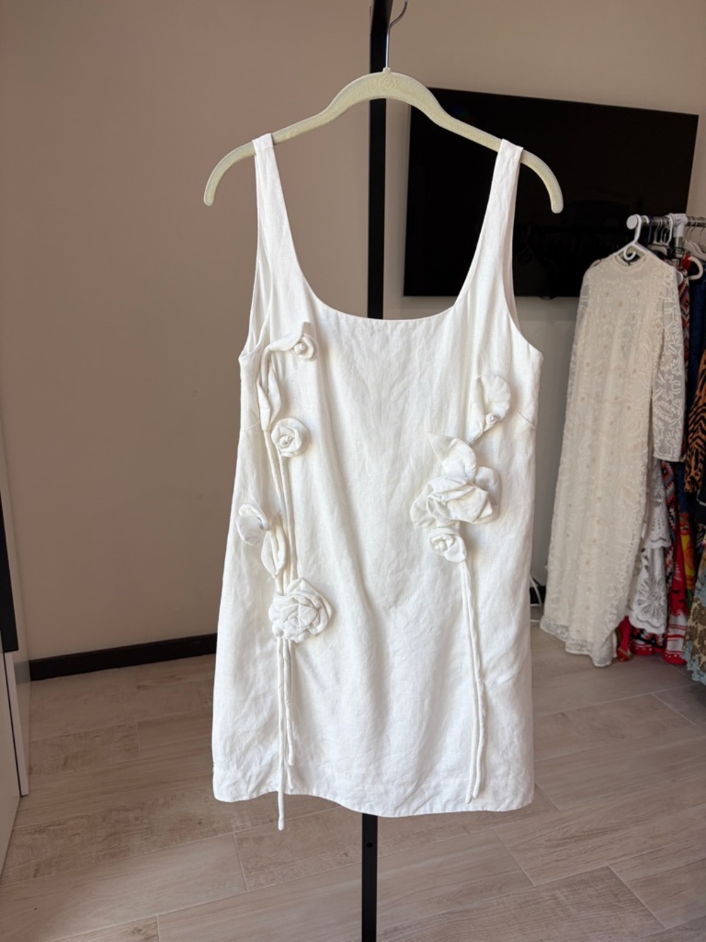 Farm Rio: Off-White Sleeveless Euroflax™ Premium Linen Mini Dress - Picture 12 of 15
